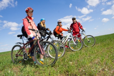 Radfahrer nach Kollision mit PKW verletzt